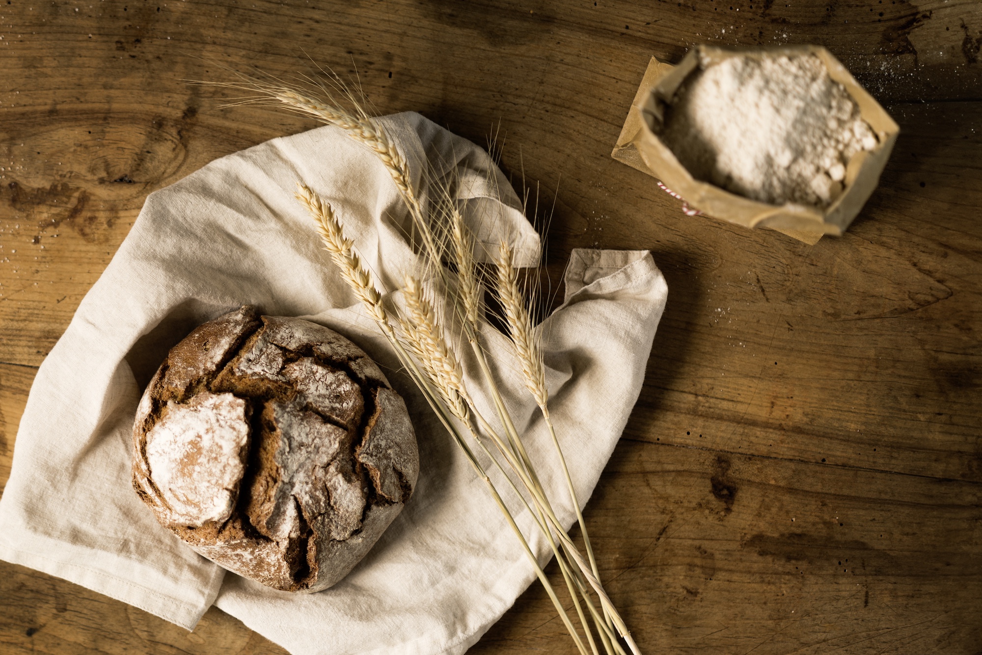 bildstadt – Editorial Foodfotografie – Brotzeit – Frisch gebackenes Brot