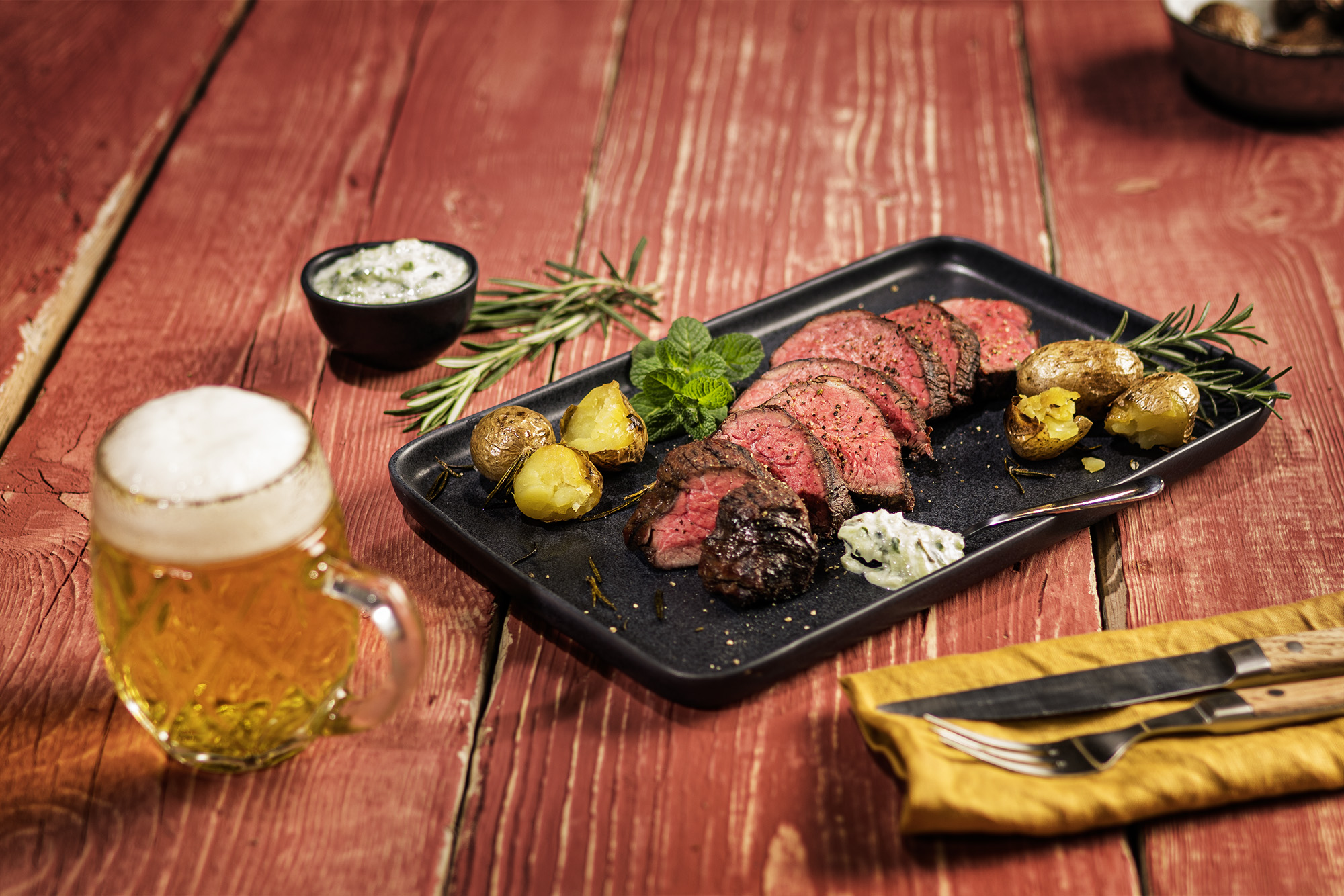 bildstadt Editorial Foodfotografie – Grillsaison Rezepte – Fleisch mit Bier